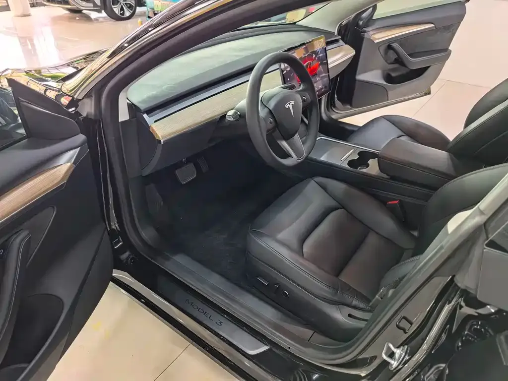 Tesla Model 3 — фото 6