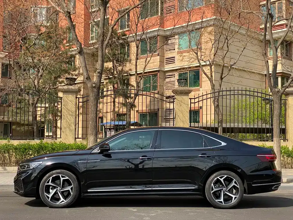 Volkswagen Passat 2023 из CN, фото 5