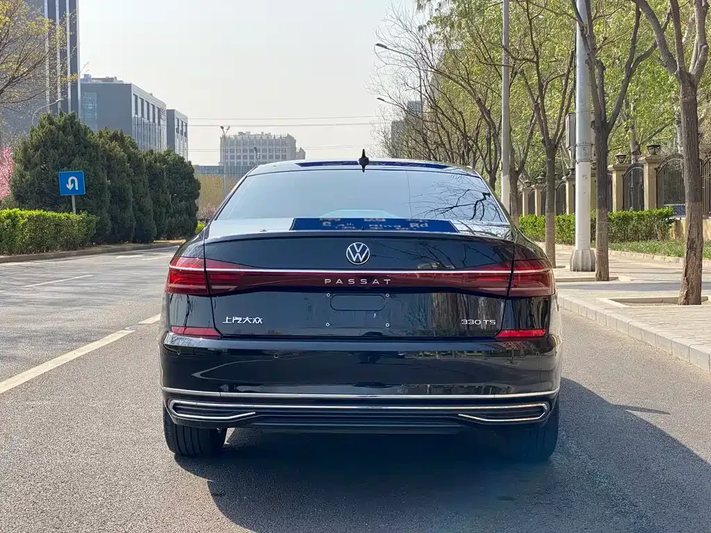 Volkswagen Passat 2023 из CN, фото 4