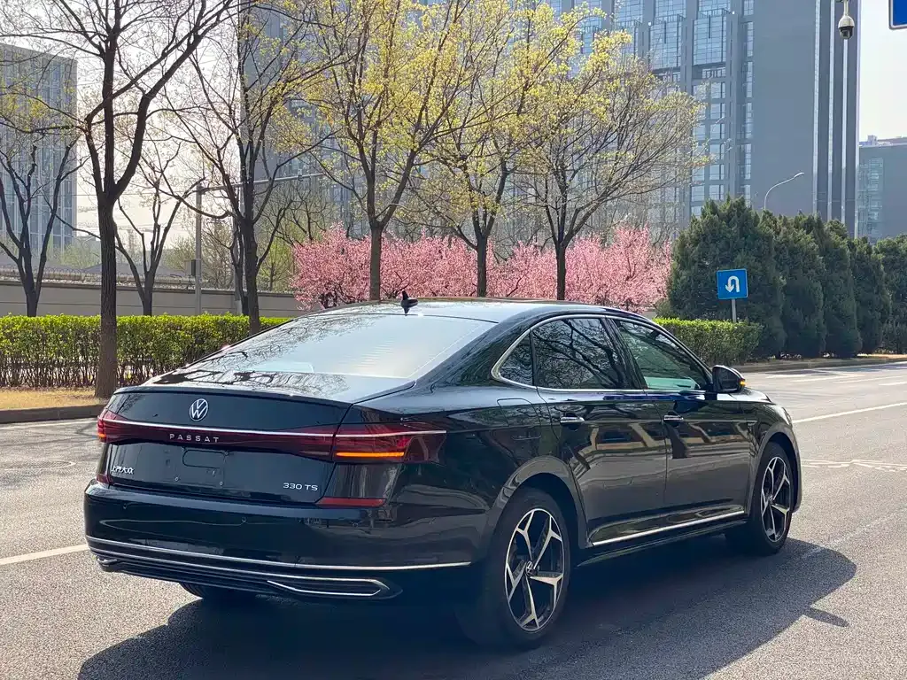 Volkswagen Passat 2023 из CN, фото 8