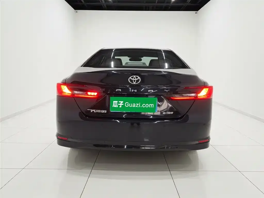 Toyota Camry — фото 5