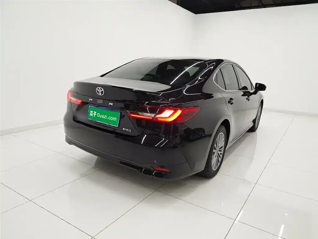 Toyota Camry — фото 6