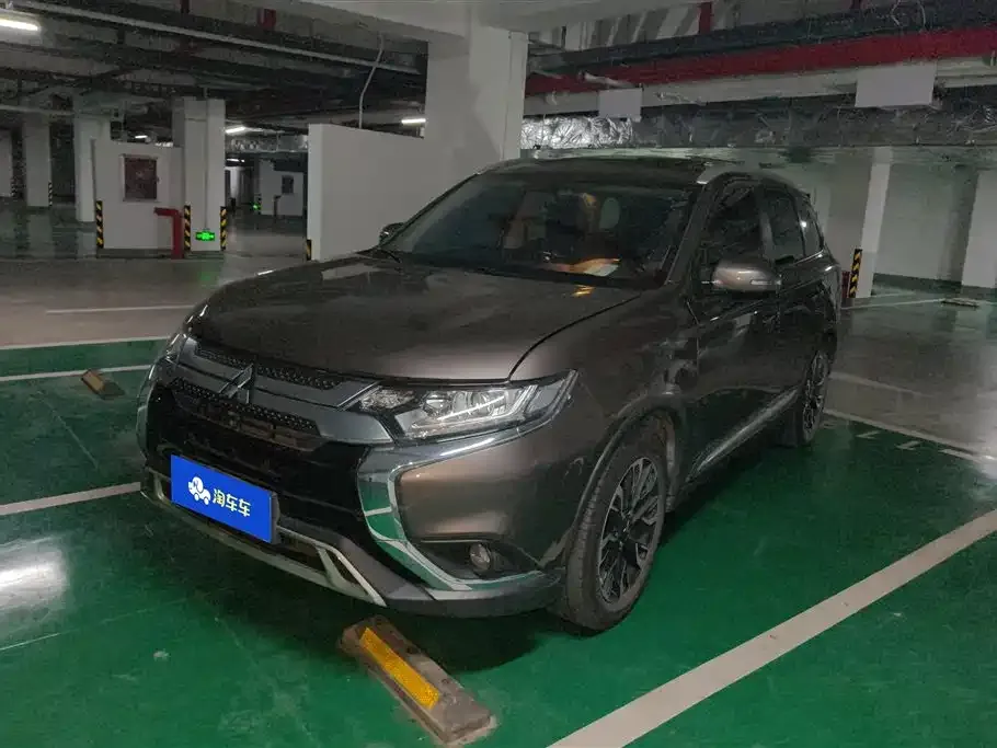 Mitsubishi Outlander — фото 1