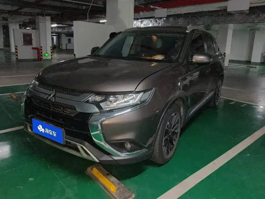 Mitsubishi Outlander — фото 10