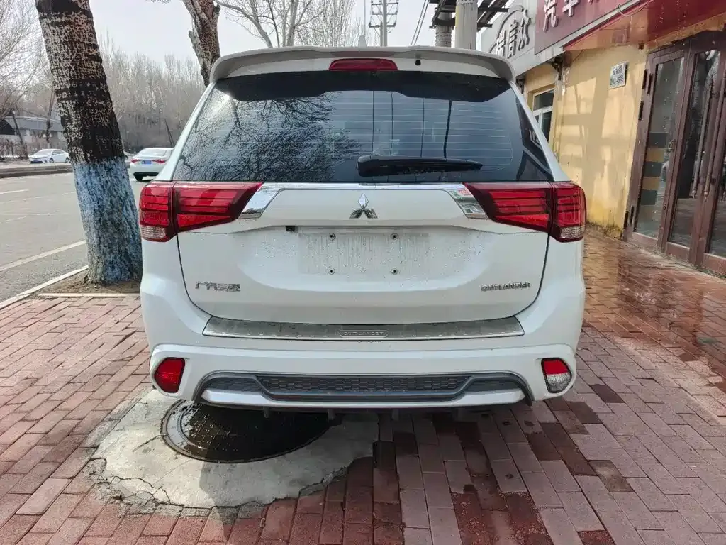 Mitsubishi Outlander — фото 4