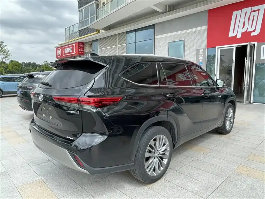 Toyota Highlander — фото 8