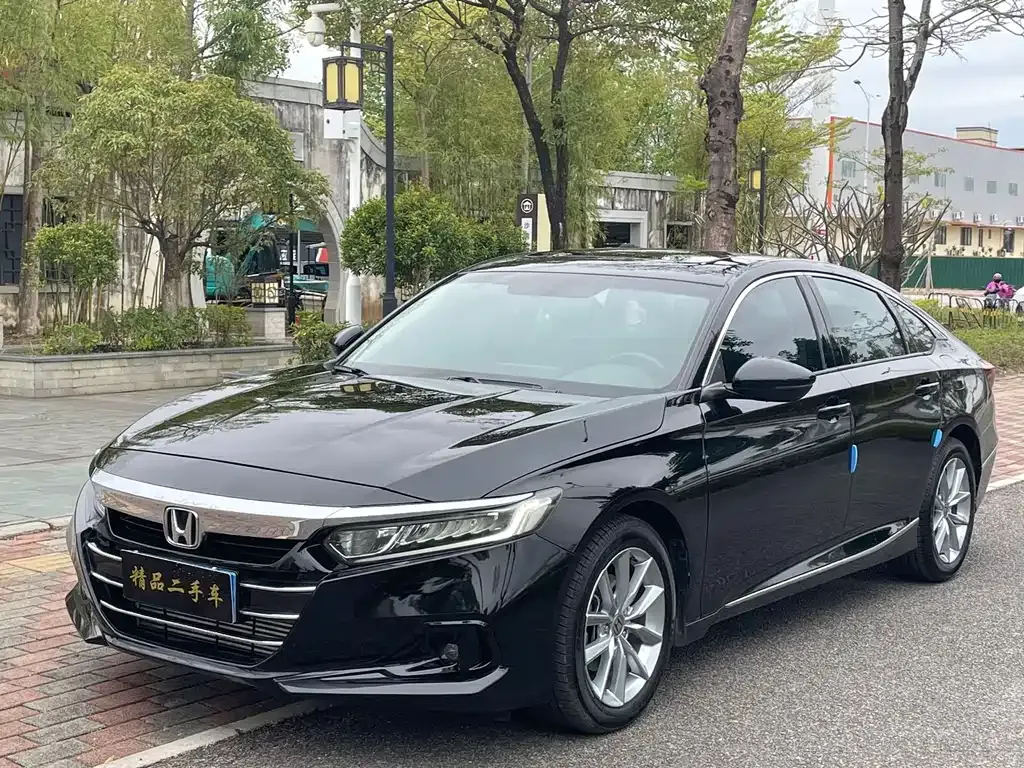 Honda Accord — фото 1
