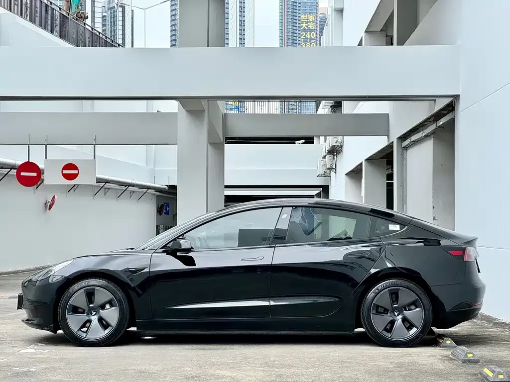 Tesla Model 3 — фото 9