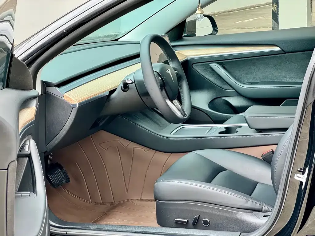 Tesla Model 3 — фото 10