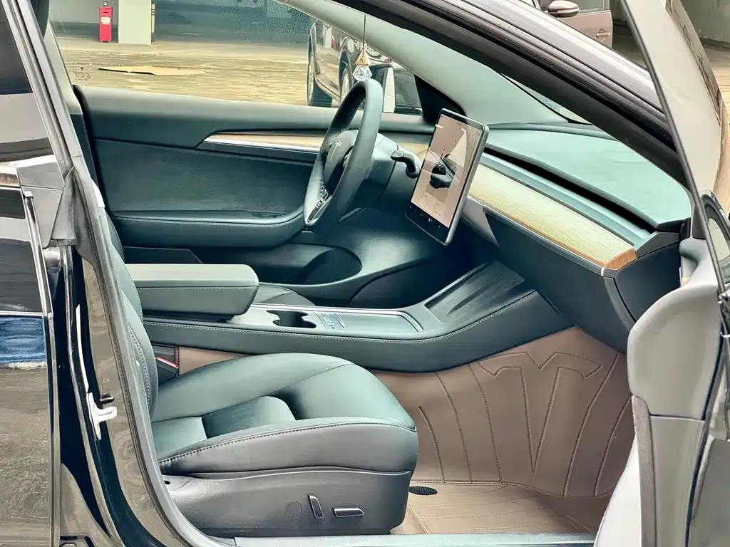 Tesla Model 3 — фото 4