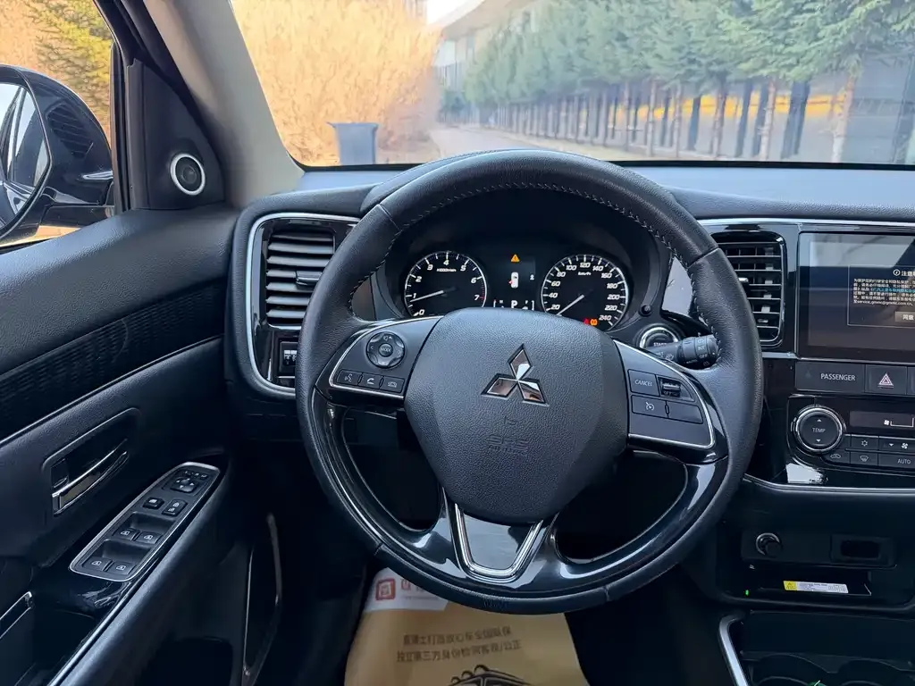 Mitsubishi Outlander — фото 10