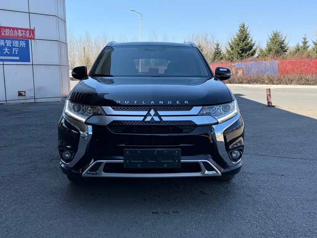Mitsubishi Outlander — фото 7