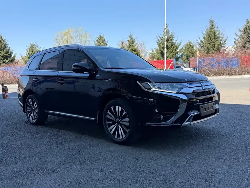 Mitsubishi Outlander — фото 5