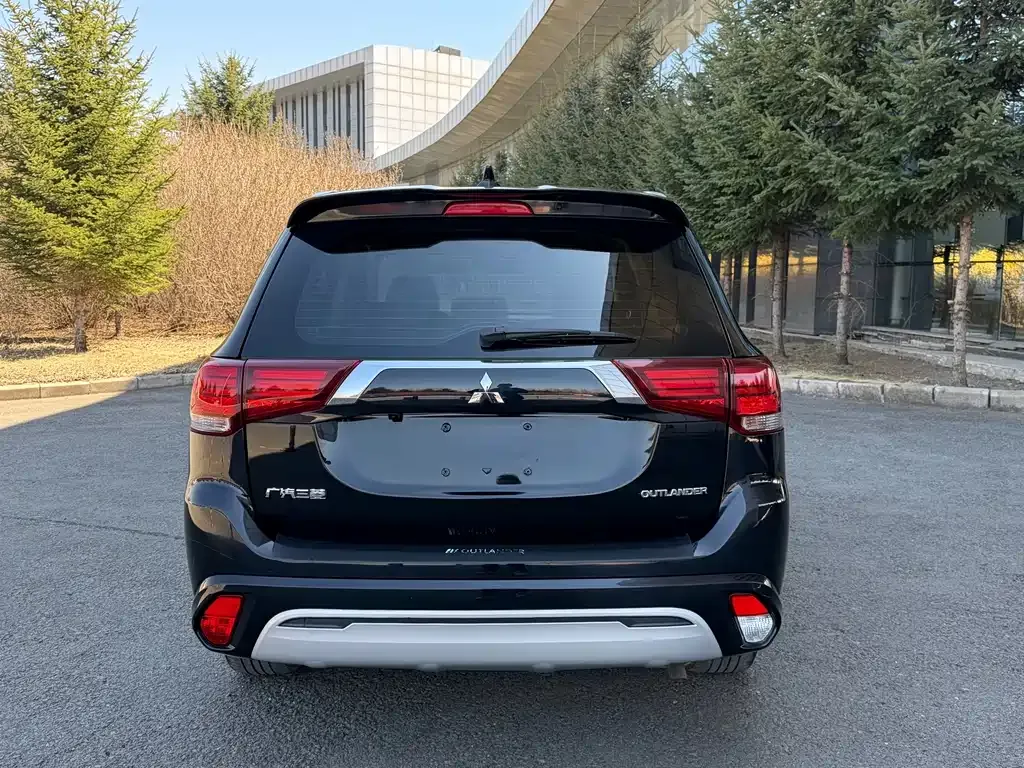 Mitsubishi Outlander — фото 6
