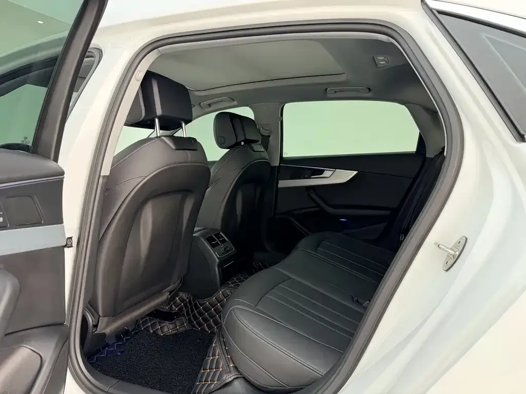 Audi A4L 2022 из CN, фото 8