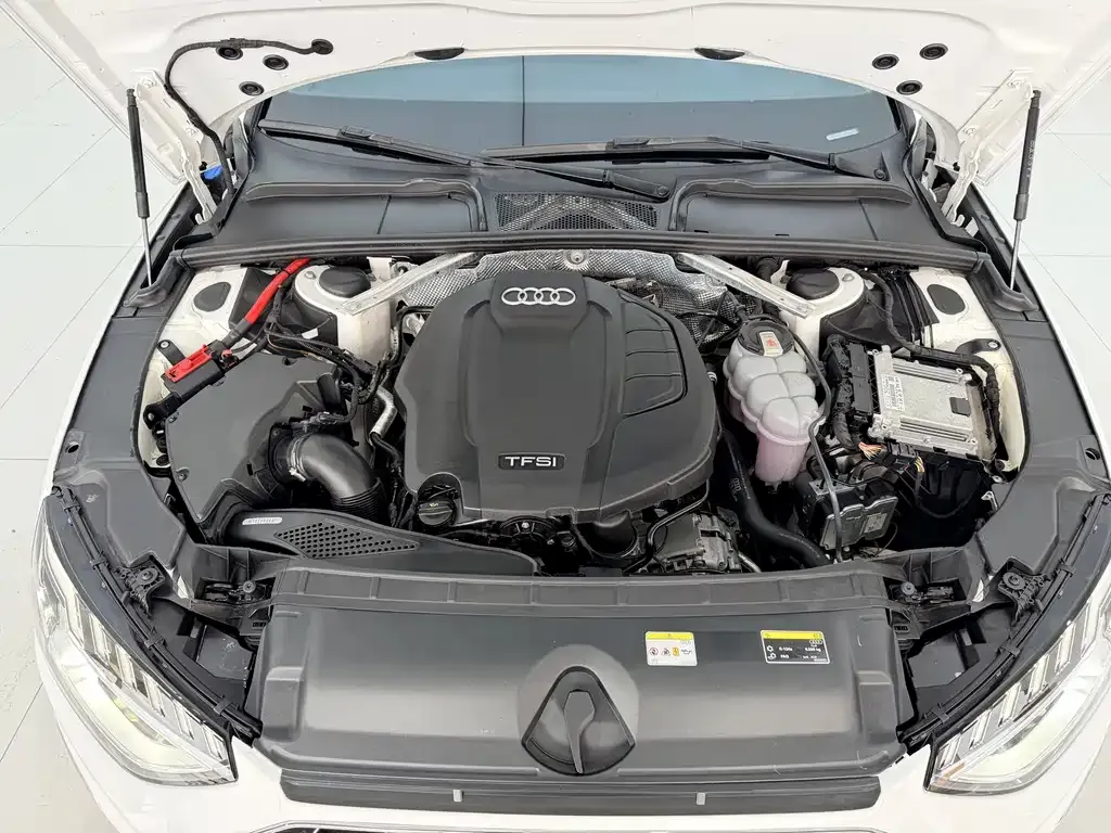 Audi A4L 2022 из CN, фото 9
