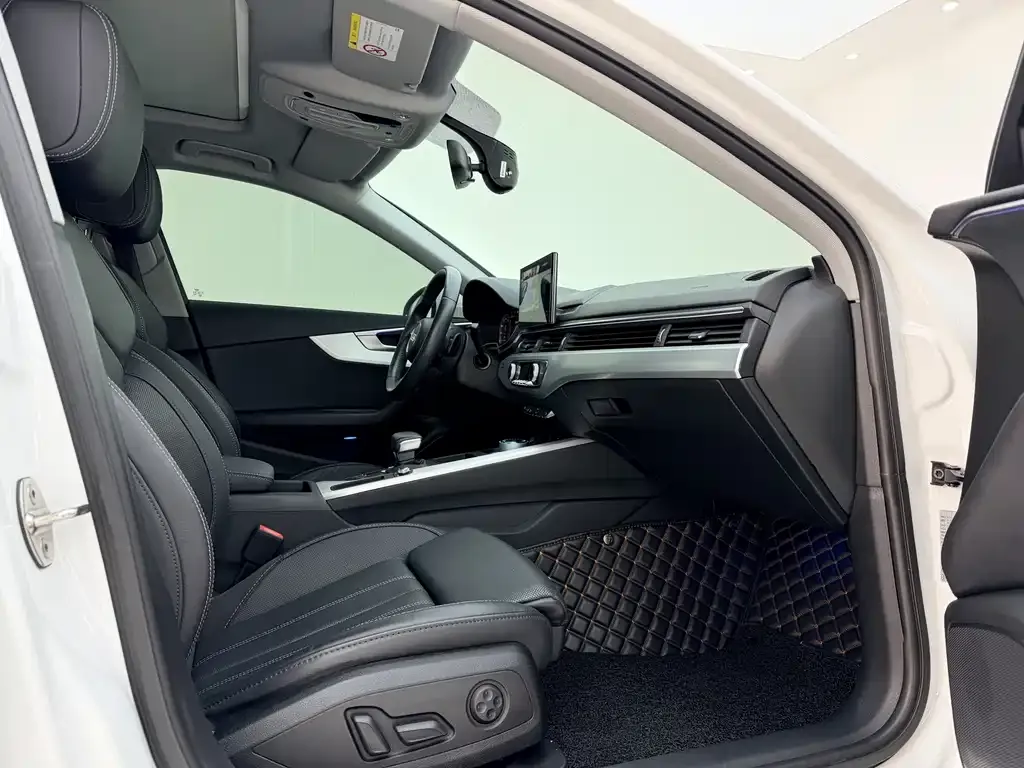 Audi A4L 2022 из CN, фото 10