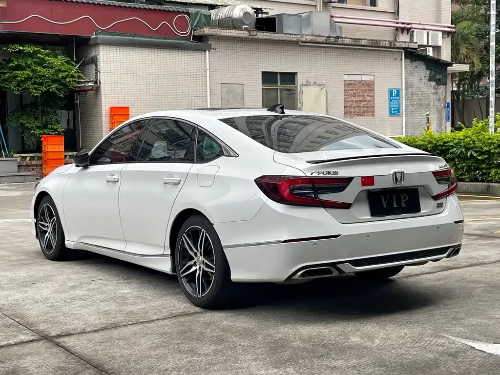 Honda Accord — фото 9