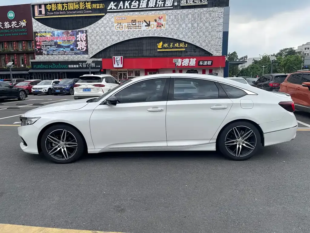 Honda Accord — фото 7