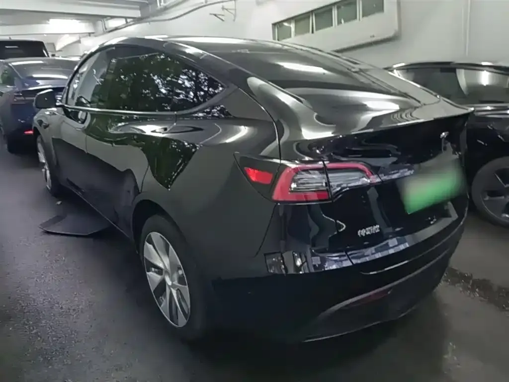 Tesla Model Y — фото 4