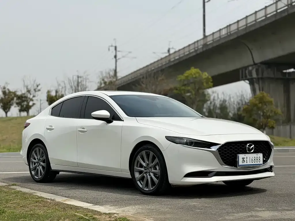 Mazda 3 Axela — фото 10