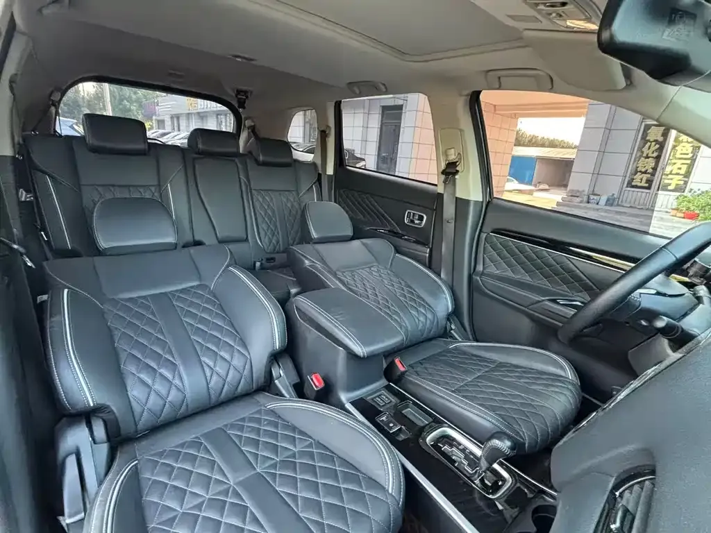 Mitsubishi Outlander — фото 10