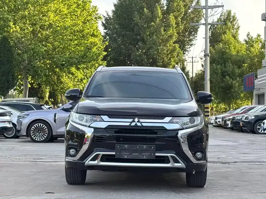 Mitsubishi Outlander — фото 8