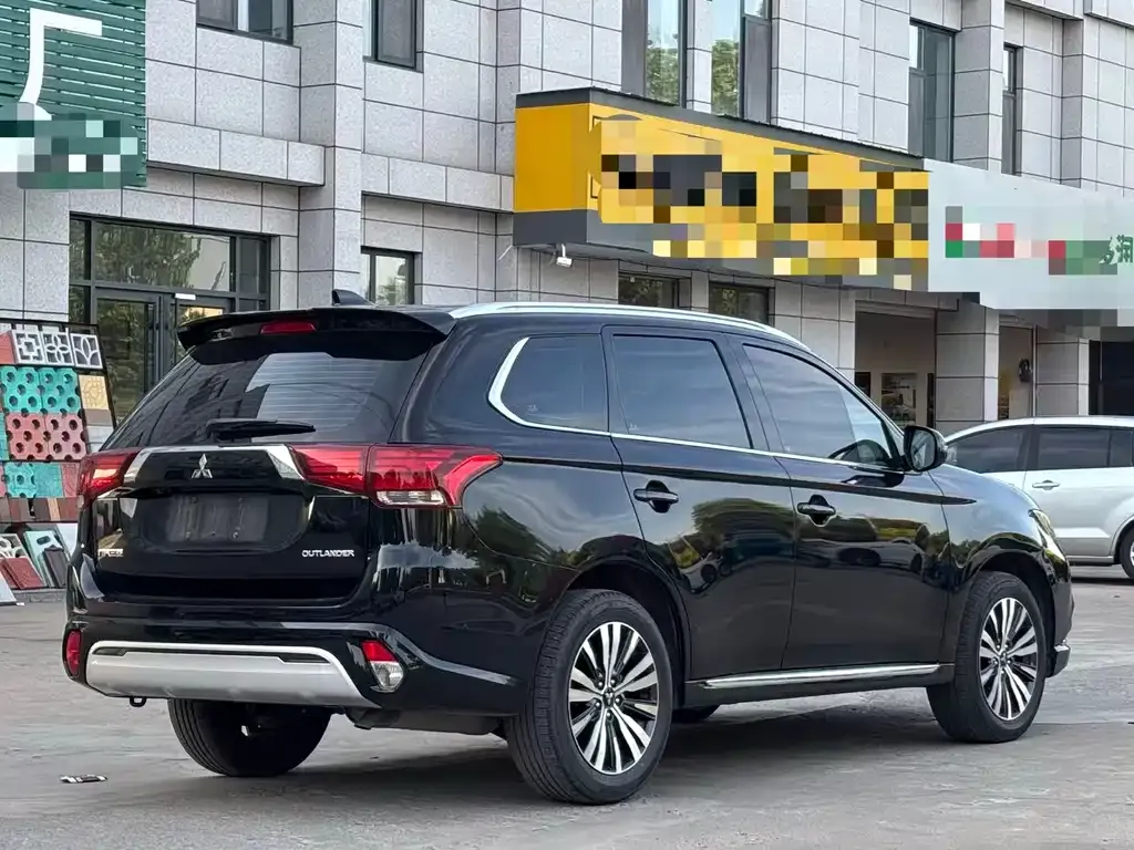 Mitsubishi Outlander — фото 3