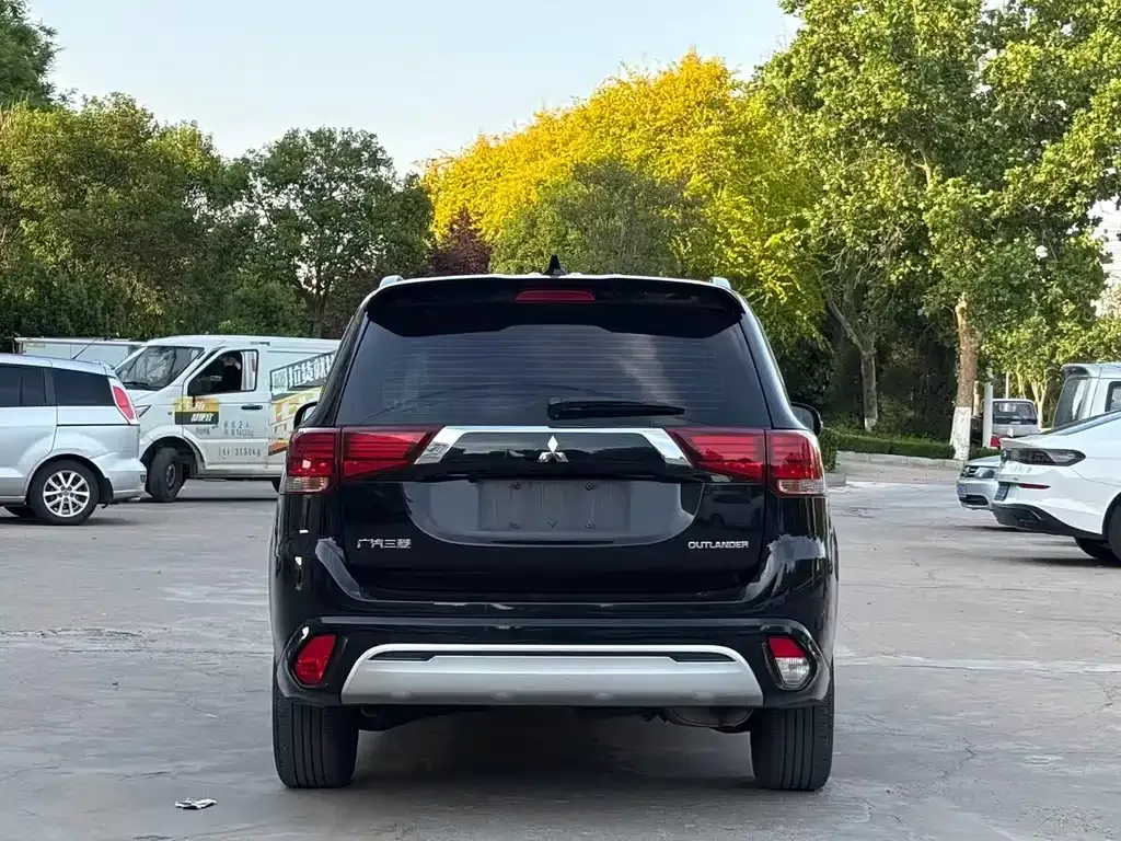 Mitsubishi Outlander — фото 7