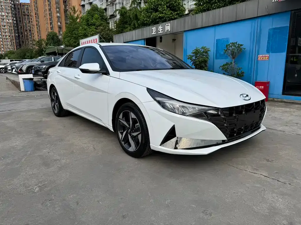 Hyundai Elantra — фото 5