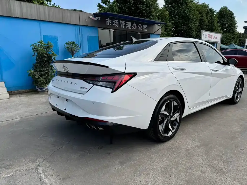 Hyundai Elantra — фото 4