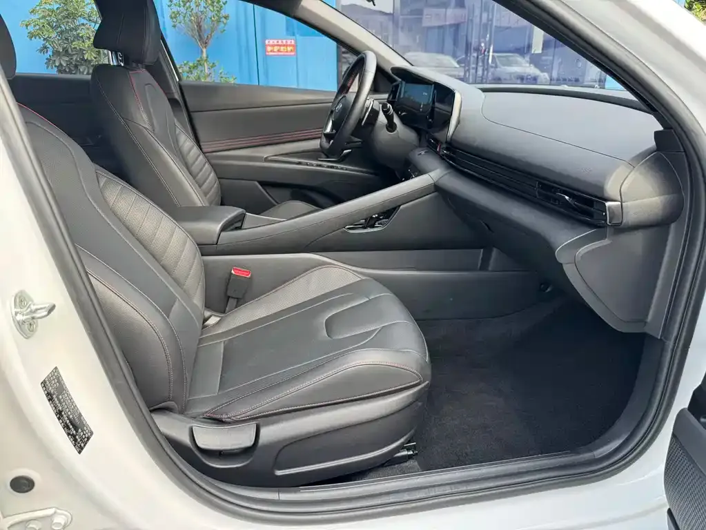 Hyundai Elantra — фото 9