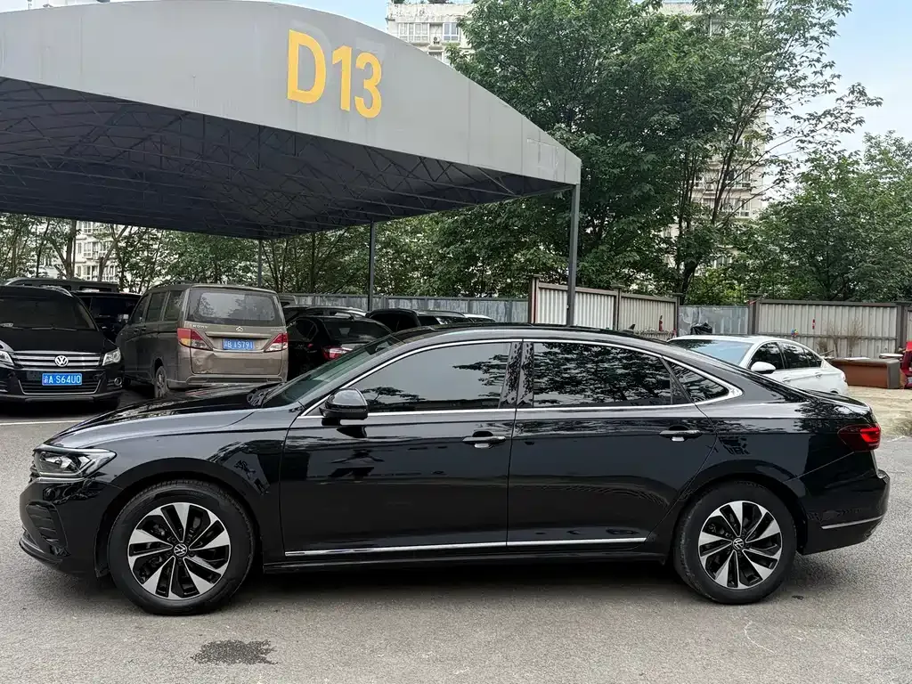 Volkswagen Passat 2023 из CN, фото 5