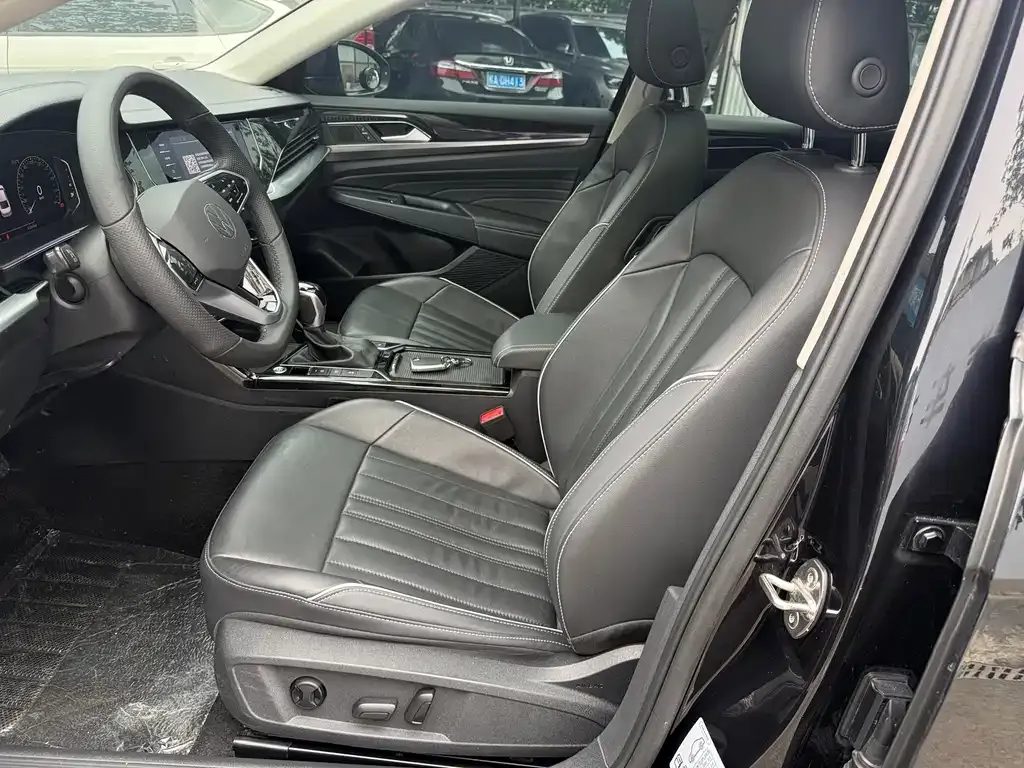 Volkswagen Passat 2023 из CN, фото 6
