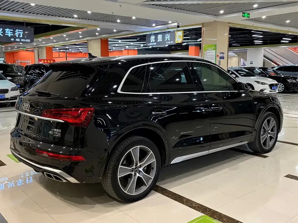 Audi Q5L — фото 3