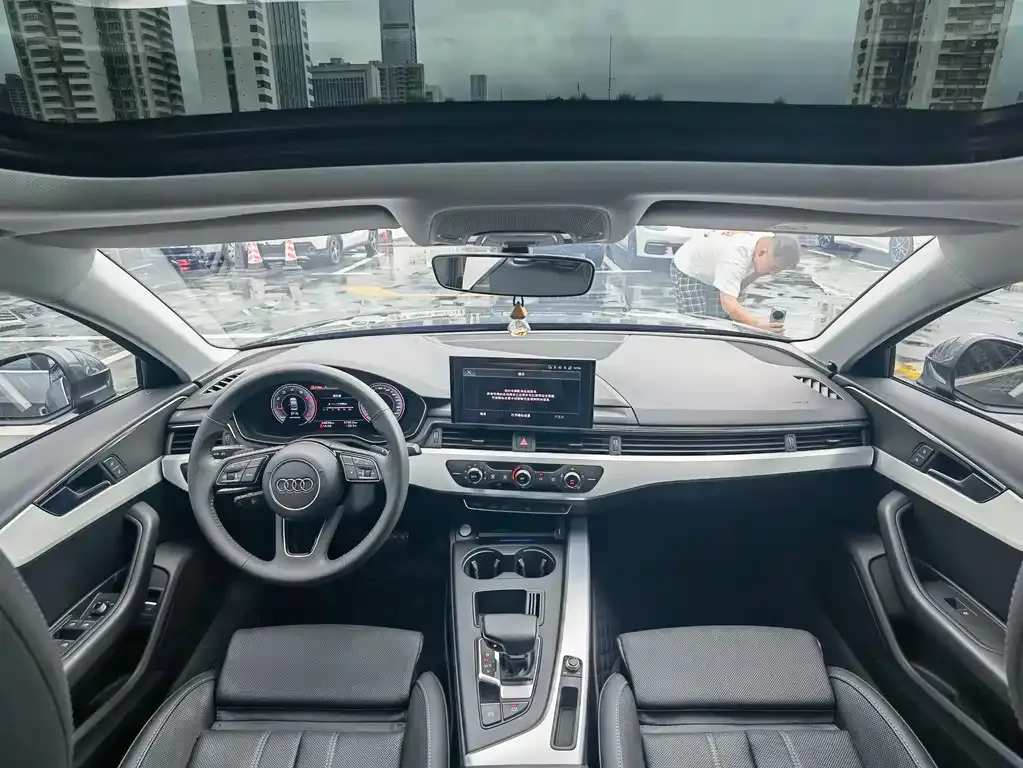 Audi A4L 2021 из CN, фото 9