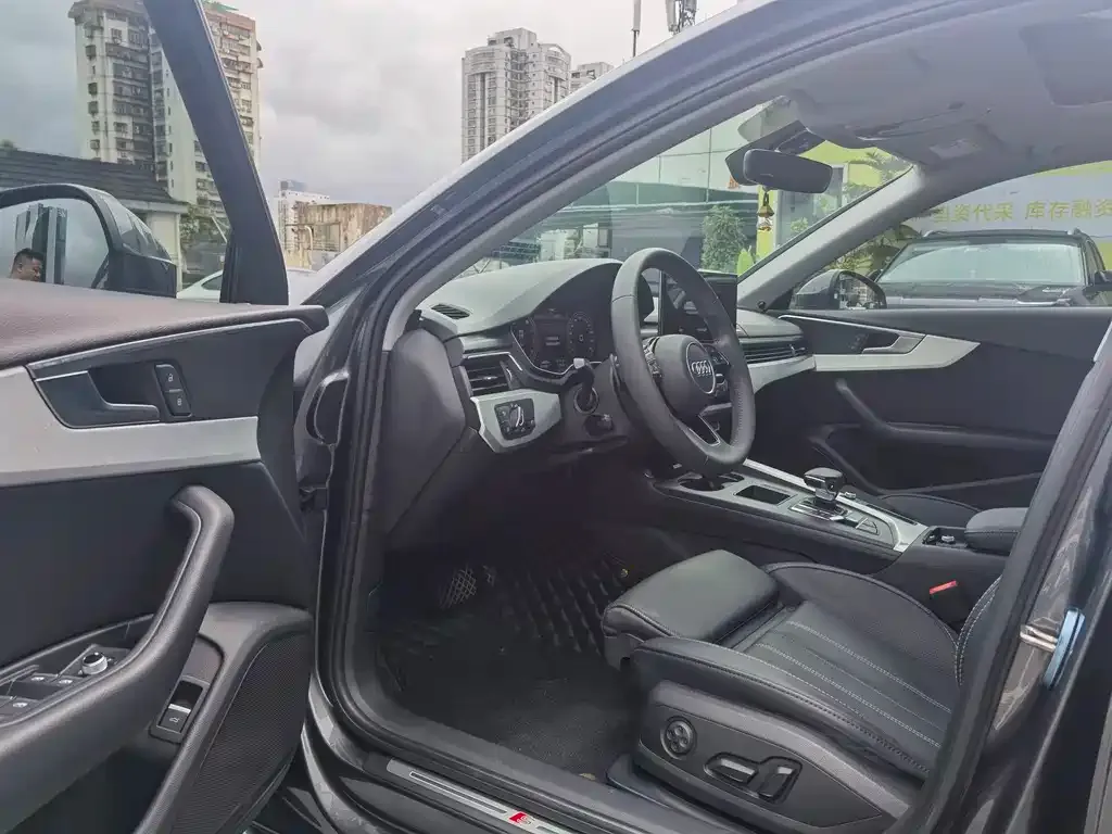 Audi A4L 2021 из CN, фото 7