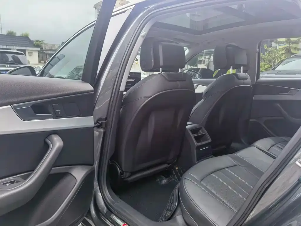 Audi A4L 2021 из CN, фото 6