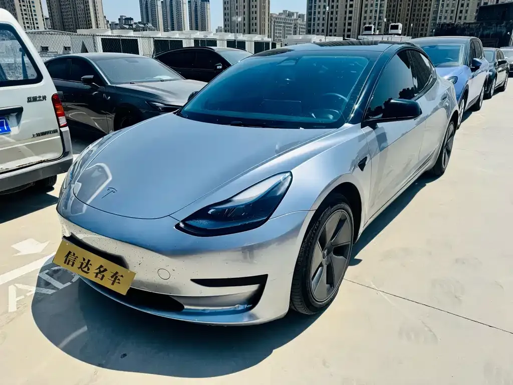 Tesla Model 3 — фото 1