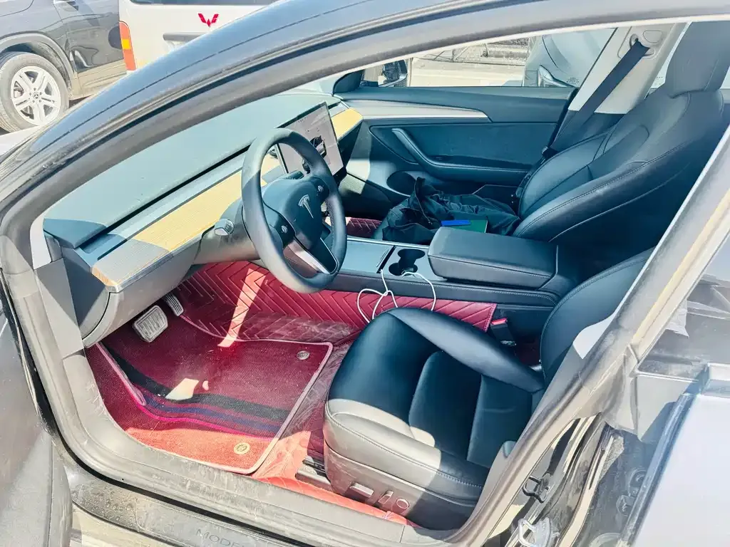 Tesla Model 3 — фото 9