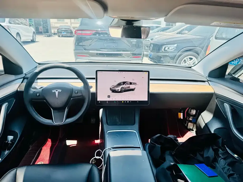Tesla Model 3 — фото 4