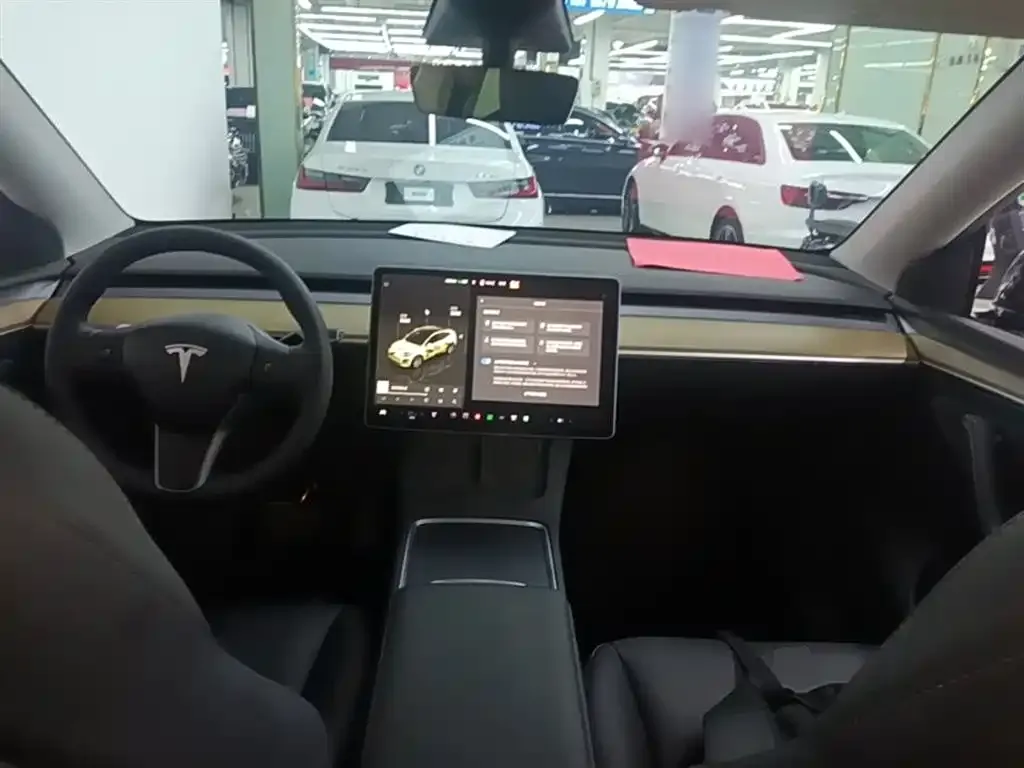 Tesla Model Y — фото 3