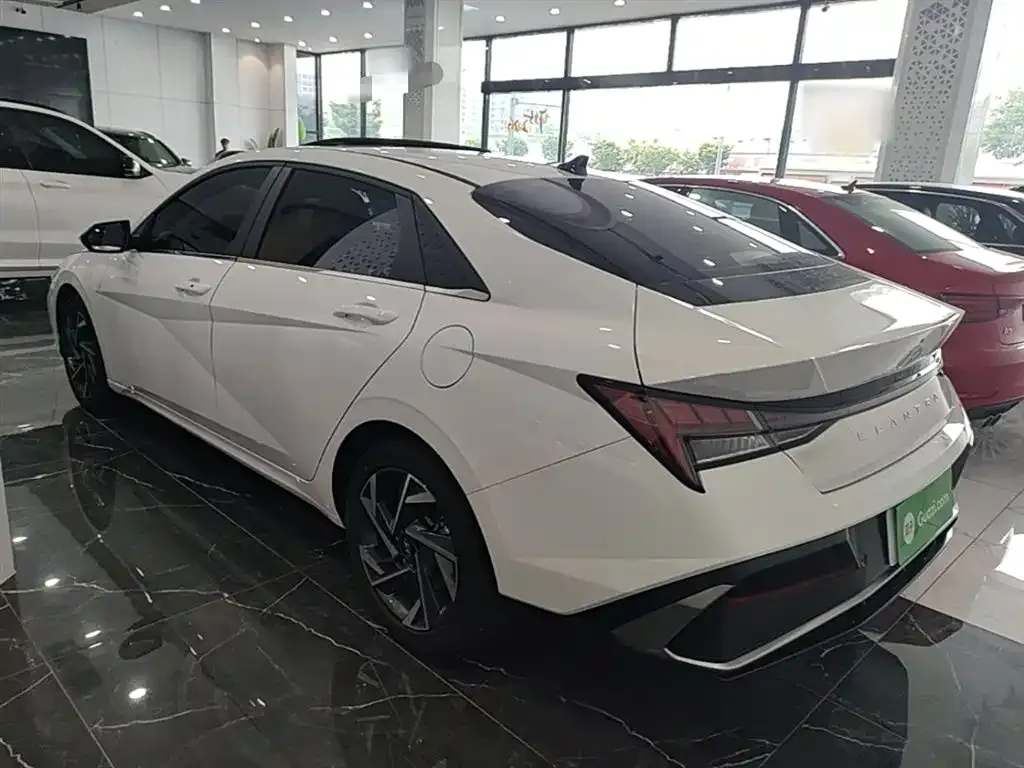 Hyundai Elantra — фото 10