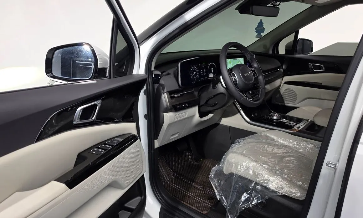 Kia Carnival — фото 10