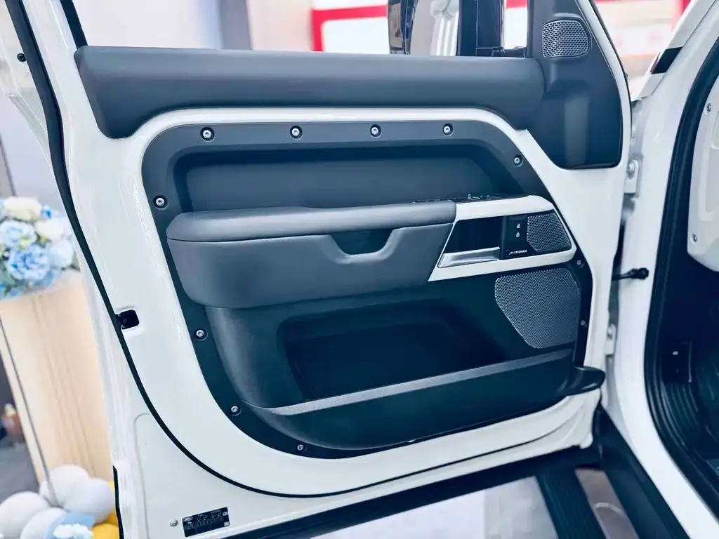 Land Rover Defender 2024 из CN, фото 3