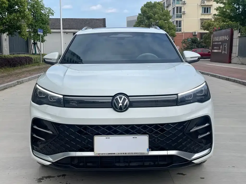 Volkswagen Tiguan L — фото 2