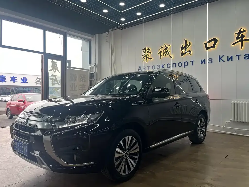 Mitsubishi Outlander — фото 1