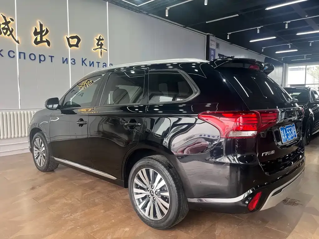 Mitsubishi Outlander — фото 7