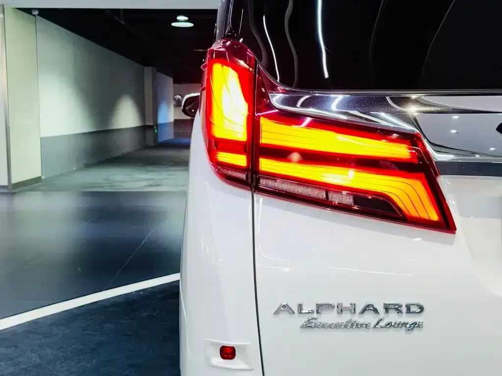 Toyota Alphard 2022 из CN, фото 7