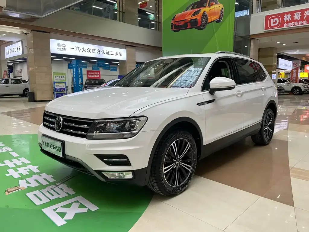 Volkswagen Tiguan L — фото 1